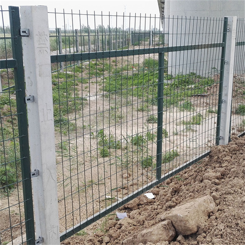 鐵路封閉網(wǎng) 鐵路圍欄網(wǎng)詳細介紹圖片1 鐵路封閉網(wǎng) 鐵路圍欄網(wǎng)詳細介紹圖片1