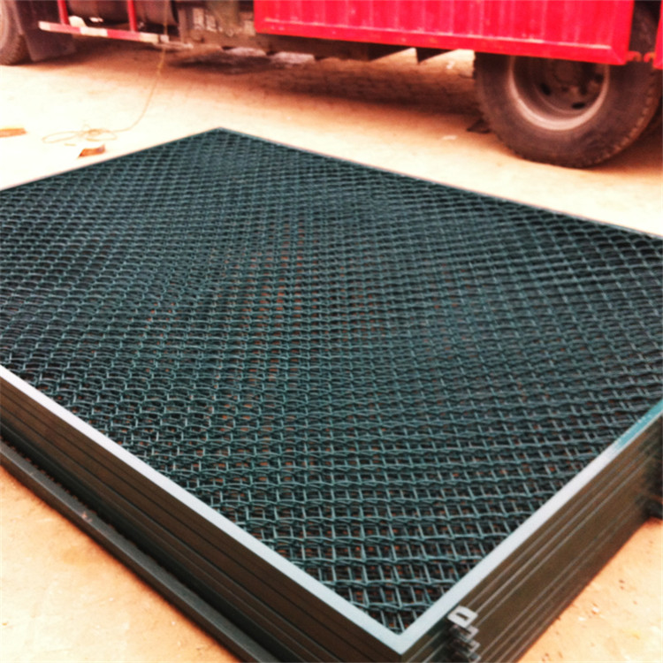 浸塑籃球場圍網(wǎng)圖片2 浸塑籃球場圍網(wǎng)圖片2