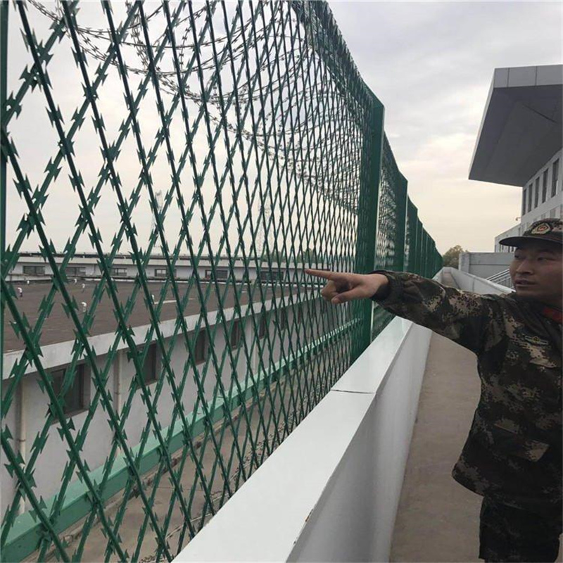 監(jiān)獄刀片鋼網(wǎng)墻圖片4 監(jiān)獄刀片鋼網(wǎng)墻圖片4