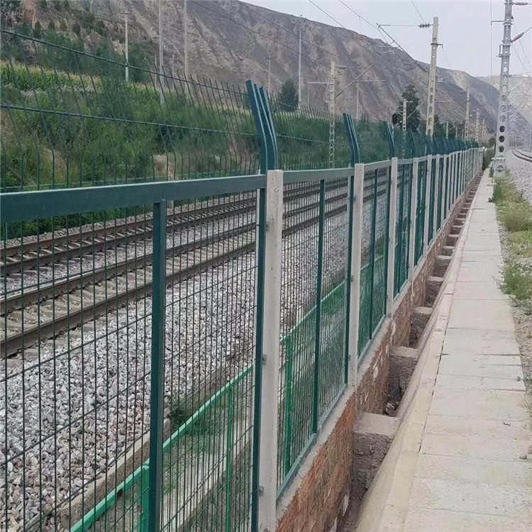 鐵路護(hù)欄網(wǎng)圖片3 鐵路護(hù)欄網(wǎng)圖片3