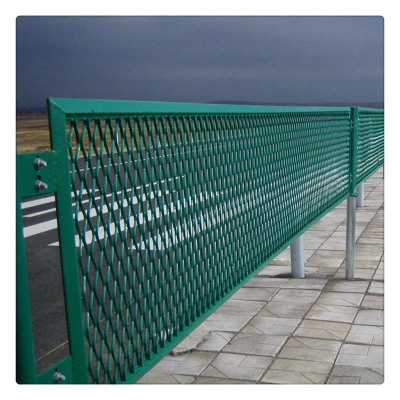 鋼板網(wǎng)護(hù)欄圖片2 鋼板網(wǎng)護(hù)欄圖片2