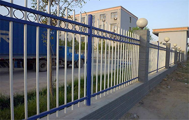 別墅陽(yáng)臺(tái)護(hù)欄圖片4