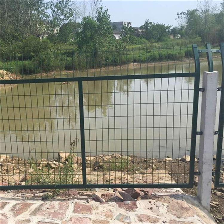 鐵路線路防護柵欄金屬網(wǎng)片圖片2 鐵路線路防護柵欄金屬網(wǎng)片圖片2