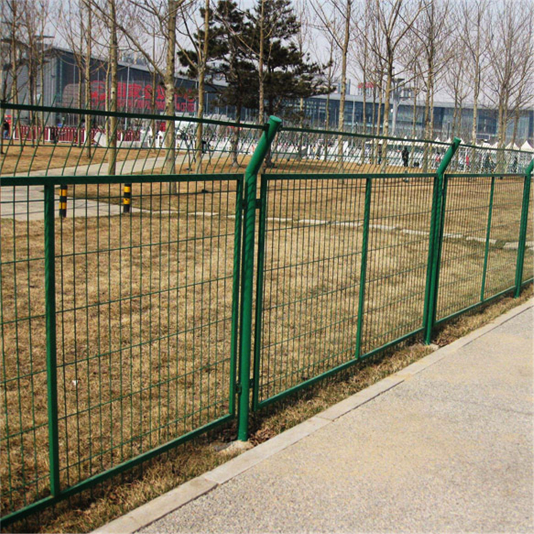 隔離網(wǎng)圍欄圖片4 隔離網(wǎng)圍欄圖片4