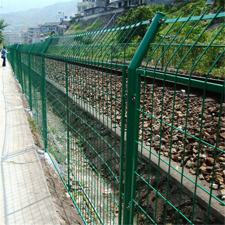 公路綠色護欄網(wǎng)圖片2 公路綠色護欄網(wǎng)圖片2