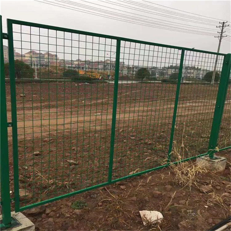 浸塑道路護欄網(wǎng)圖片3 浸塑道路護欄網(wǎng)圖片3