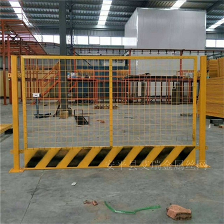 基坑開挖用護(hù)欄圖片1 基坑開挖用護(hù)欄圖片1