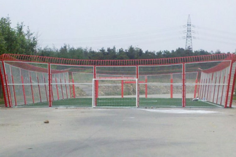 籠式足球場(chǎng)圍網(wǎng)圖片1 籠式足球場(chǎng)圍網(wǎng)圖片1
