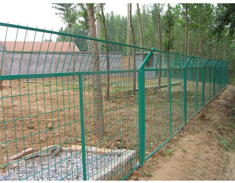 公路框架護(hù)欄網(wǎng)廠圖片1 公路框架護(hù)欄網(wǎng)廠圖片1