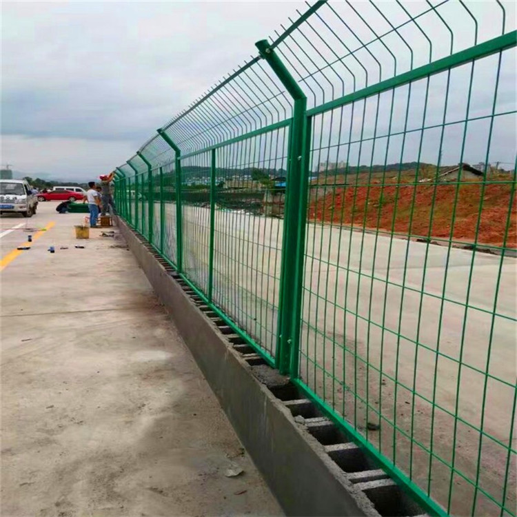 圍墻護(hù)欄網(wǎng)圖片4 圍墻護(hù)欄網(wǎng)圖片4