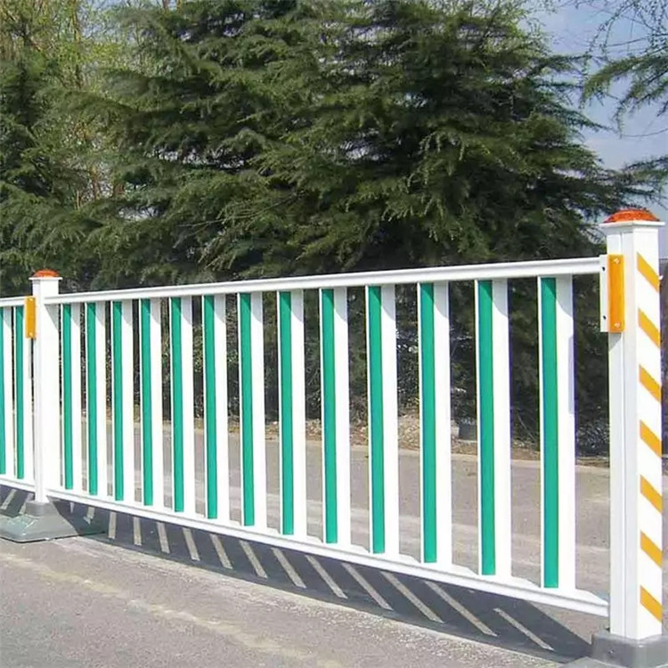 交通分流市政護(hù)欄 圖片2 交通分流市政護(hù)欄 圖片2