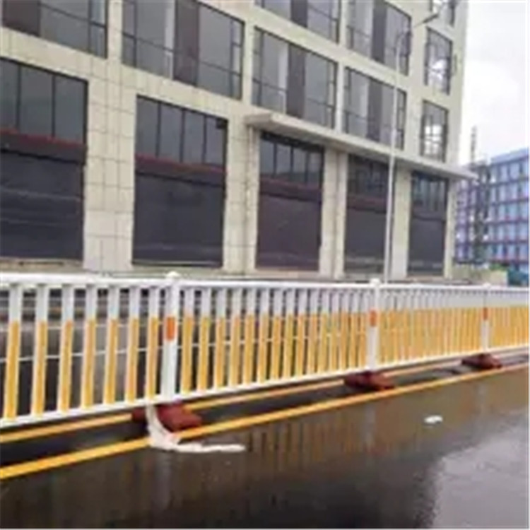交通分流市政護(hù)欄 圖片3 交通分流市政護(hù)欄 圖片3