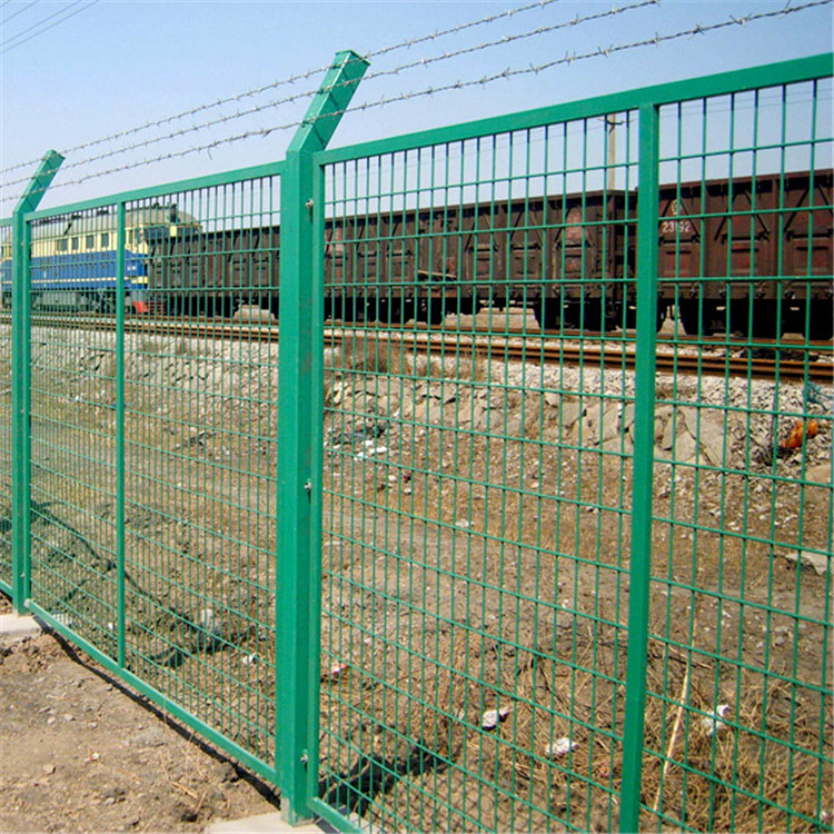 金屬邊框公路護(hù)欄網(wǎng)圖片4 金屬邊框公路護(hù)欄網(wǎng)圖片4