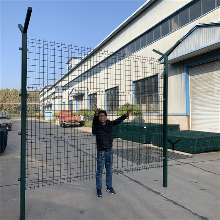 機場金屬隔離鋼網(wǎng)墻圖片3 機場金屬隔離鋼網(wǎng)墻圖片3