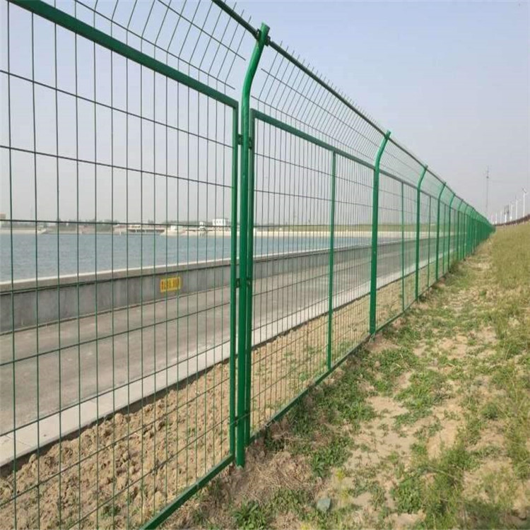 浸塑河道防護(hù)欄圖片2 浸塑河道防護(hù)欄圖片2