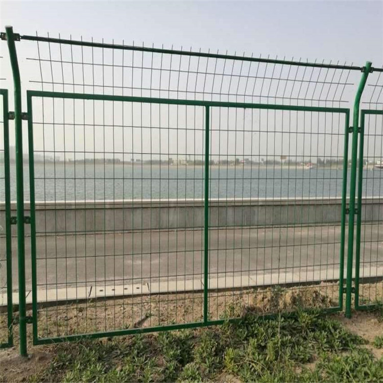 浸塑河道防護(hù)欄圖片3 浸塑河道防護(hù)欄圖片3